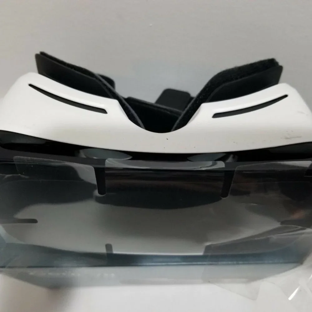 Black Samsung Gear VR Virtual Reality Headset powered by Oculus 1st Generation
